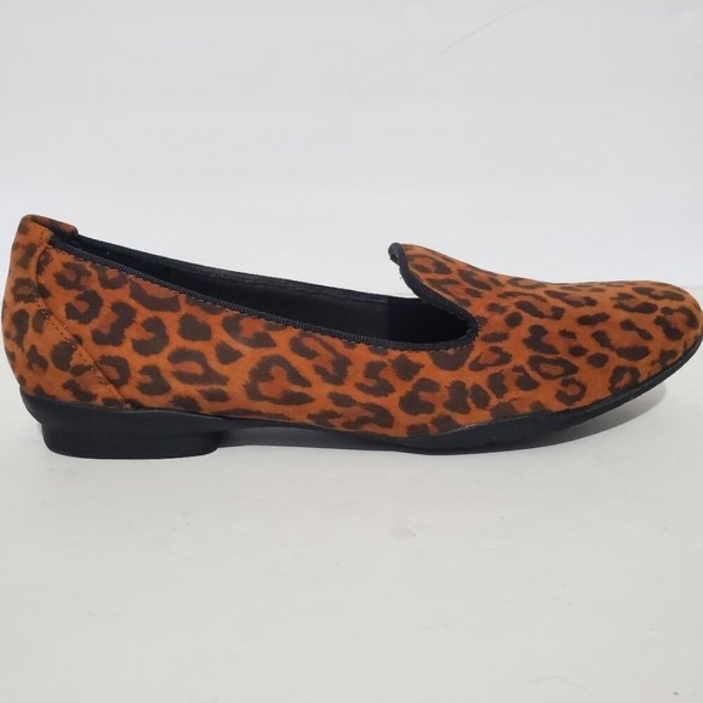 New Clarks Woman's Sara Poppy Loafer Flat Shoe , Leopard Print 7